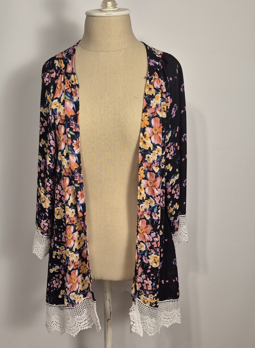 Boho Floral Lace Trim Open Front Kimono Cover Up Cardigan – Black Pink Yellow –